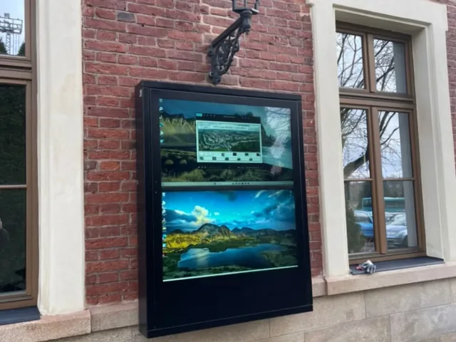 Outdoor Tablica — realizacja