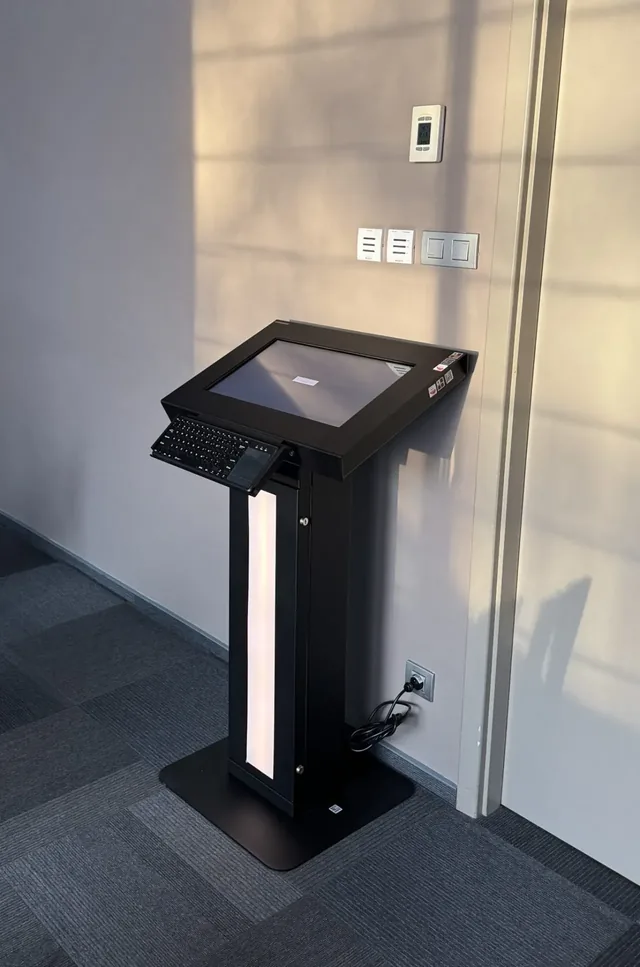 T-Power Z Klawiaturą — realizacja